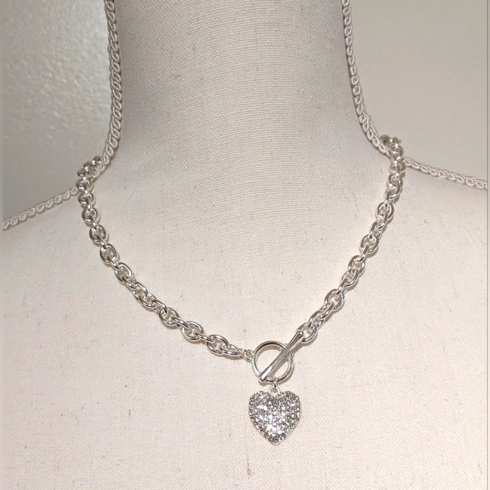 NWOT Silver Tone Heart Necklace
